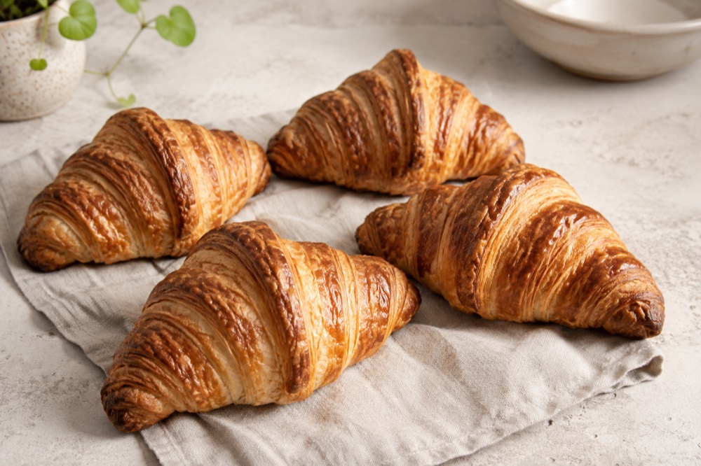 Croissanter med gylden skorpe og tydelige lag